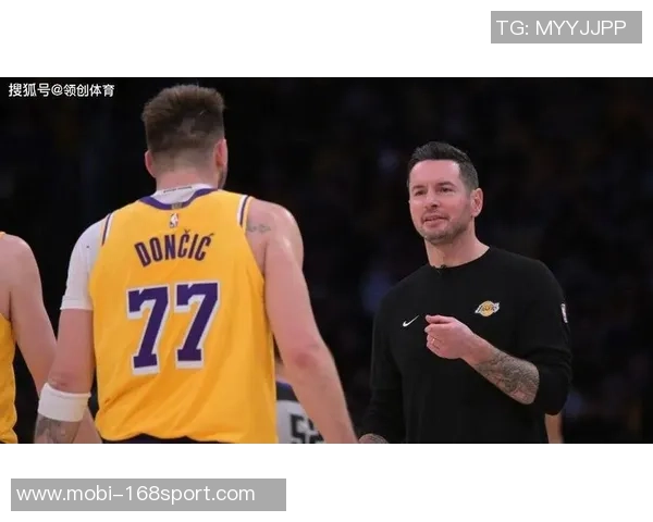 雷迪克称东契奇与里夫斯表现出色令黄蜂防守面临巨大压力 雷迪克称东契奇与里夫斯表现出色令黄蜂防守面临巨大压力